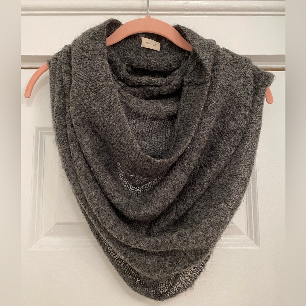 Wilfred Gray Knit Scarf